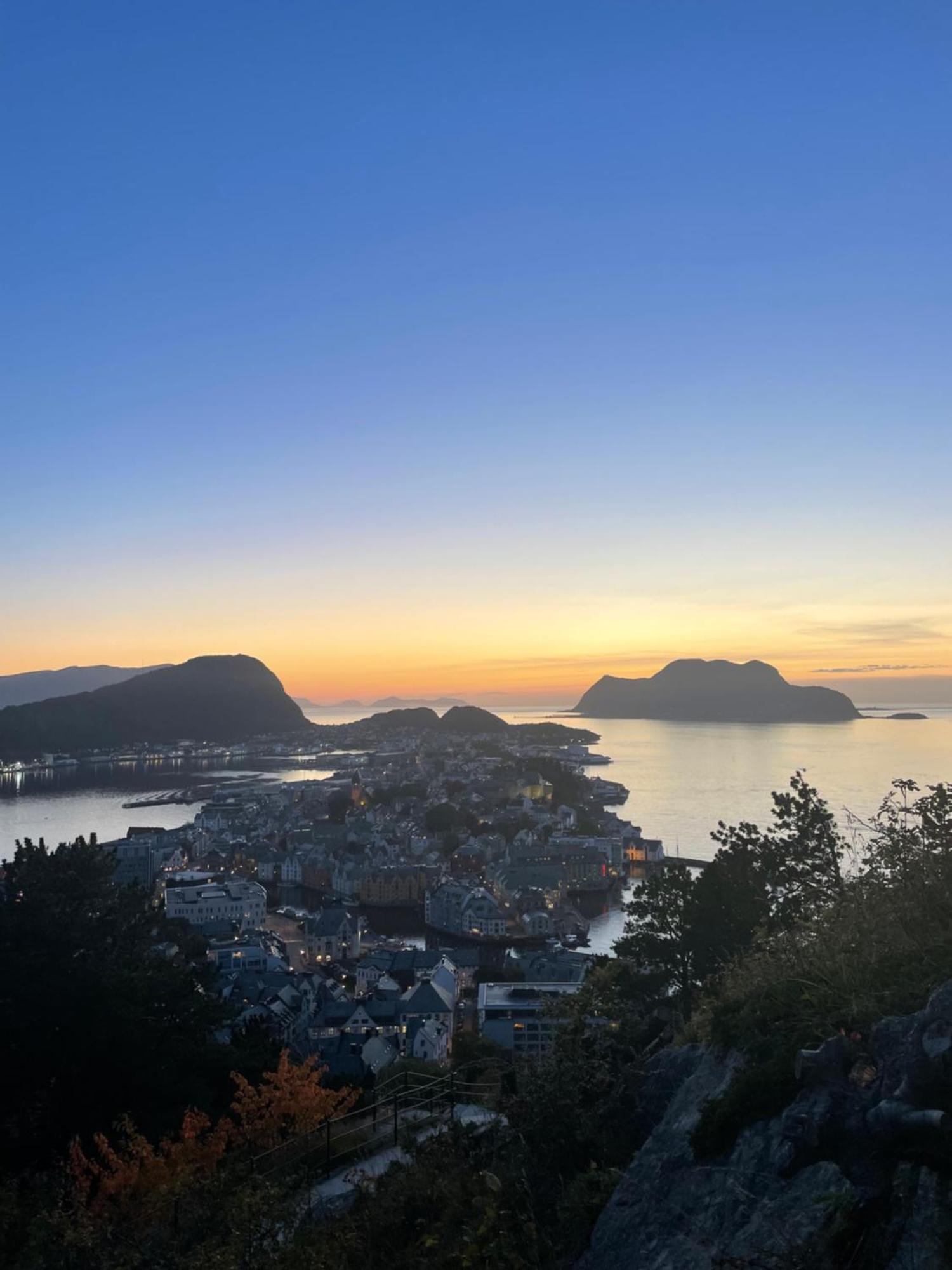 Koselig Leilighet I Sentrum Alesund Exterior photo